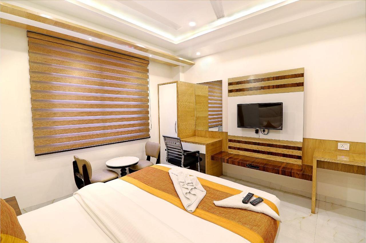 Hotel York Legacy -3 Minutes Walk From New Delhi Railway Station 'The 5 Star Ambience' Newly Built Экстерьер фото